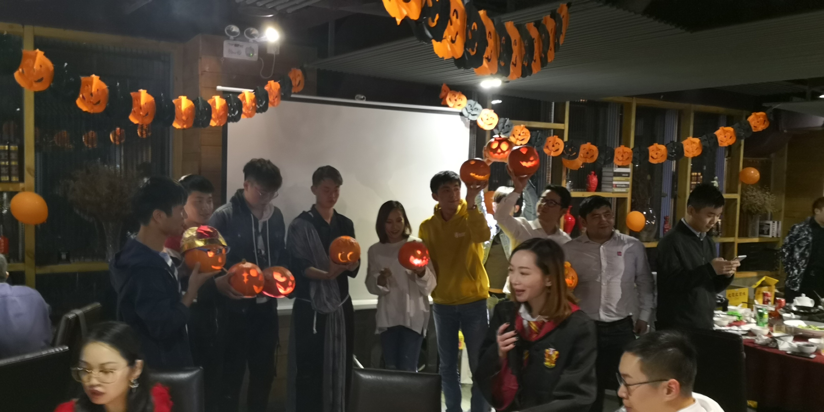 1541560462066044586.jpg IMG_20181031_221830.jpg